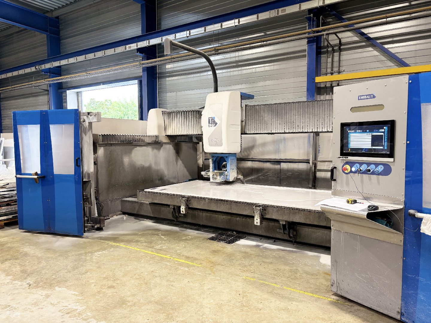 Athis Marbres : CNC pour travailler des matériaux nobles tels que le granit, le marbre... Athis Marbres : CNC pour travailler des matériaux nobles tels que le granit, le marbre...