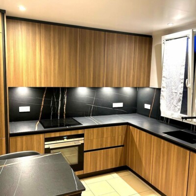 Athis Marbres plan de travail en céramique laminam Sahara noir finition texturée Athis Marbres plan de travail en céramique laminam Sahara noir finition texturée