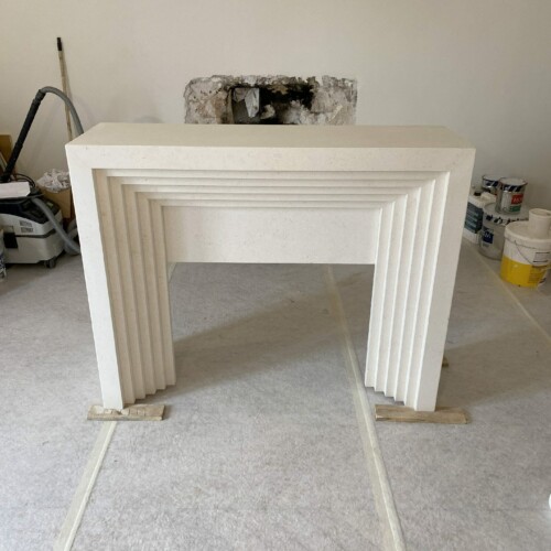 Athis Marbres vous présente cette cheminée réalisée en pierre de Paloma Athis Marbres vous présente cette cheminée réalisée en pierre de Paloma