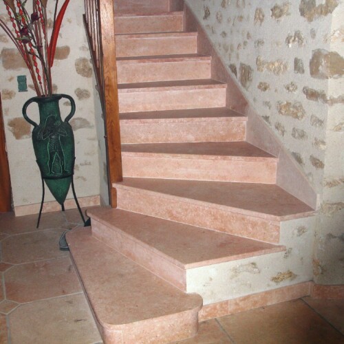 Escalier en pierre réalisé sur mesure Escalier en pierre réalisé sur mesure
