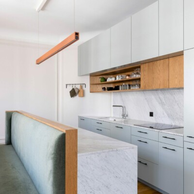 Athis Marbres présente un Plan de cuisine et un ilot en marbre Blanc de- Carrare Athis Marbres présente un Plan de cuisine et un ilot en marbre Blanc de- Carrare