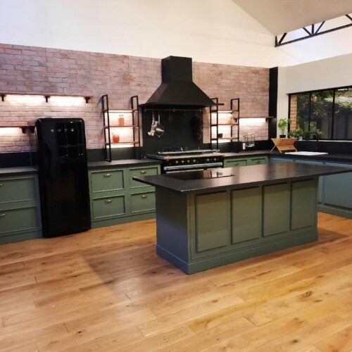 Athis Marbres présente un ilot, un plan de travail et une crédence en Granit utilisés dans l'émission "Petits plats en équilibre sur TF1" Athis Marbres présente un ilot, un plan de travail et une crédence en Granit utilisés dans l'émission "Petits plats en équilibre sur TF1"