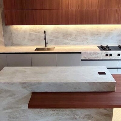 Athis Marbres, Cuisine sur-mesure en Quartzite finition adoucie Athis Marbres, Cuisine sur-mesure en Quartzite finition adoucie