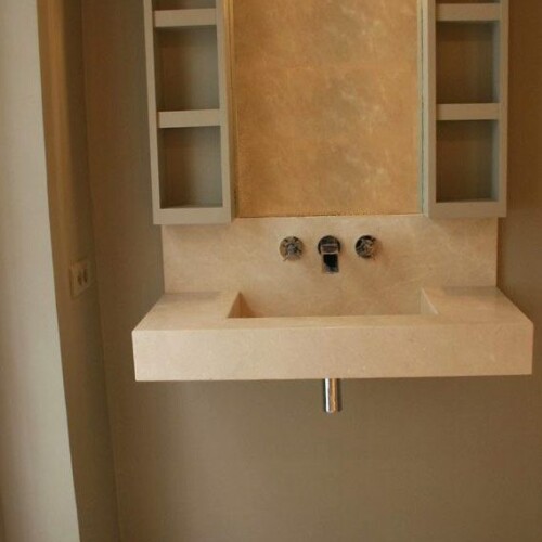 Athis Marbres a réalisé cette vasque en marbre marfil très contemporaine Athis Marbres a réalisé cette vasque en marbre marfil très contemporaine